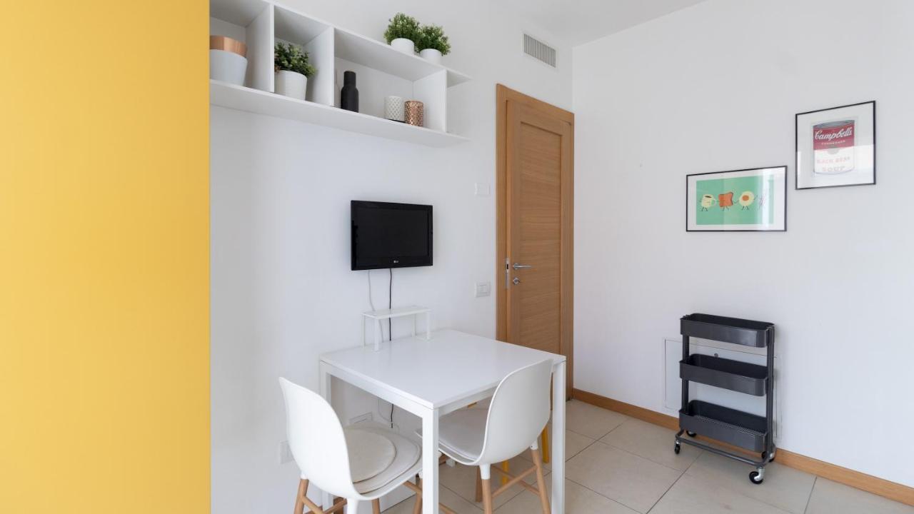 Italianway - Imperia 43 Apartment Milan Bagian luar foto